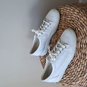 ECCO Womens Soft 7 White Perforated Leather Atleisure/Walking/Casual Sneakers S9